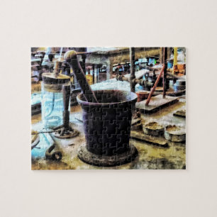 Mortar und Pestle in Chem Labrador
