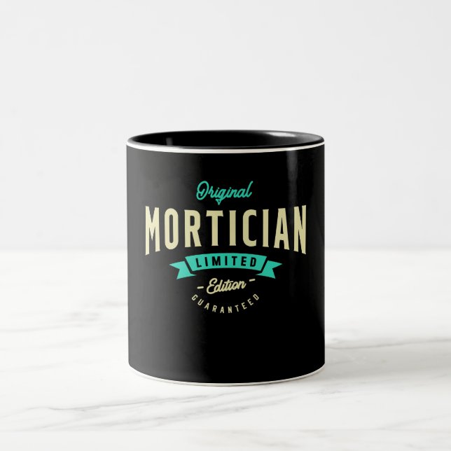 Mortician Funny Job Title Profession Zweifarbige Tasse (Mittel)