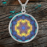 Mosaik Kaleidoskop Blume Blau und Gelb Sterling Silberkette<br><div class="desc">Dieses Mosaik Kaleidoskop Blume Design weist brillante gelbe und blaue Kacheln auf. Ein lebhaftes geometrisches Design,  inspiriert von Fraktalen,  Mandalasen und Mosaiken aus Buntglas. Holen Sie sich jetzt dieses schöne,  trippige Design und fügen Sie ein paar groovative Farben in Ihr Leben!</div>