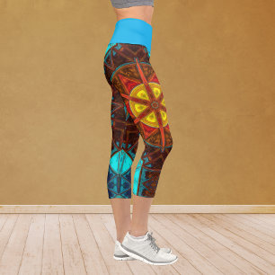 Mosaik Kaleidoskop Blume Gelb Orange und Blau Capri Leggings