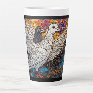 Mosaik-Kunstwerk mit Tauben und Herzdesigns Milchtasse