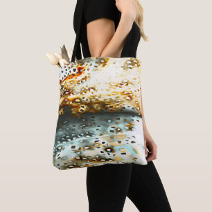 Mosaikschrott, der über graue und korallenförmige  tasche