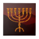 Moshe ist Menorah Fliese<br><div class="desc">Eine feurige siebenverzweigte Menorah überlagert auf einem dunklen gebirgigen Hintergrund. In der Tora wird Moshe Rabbenu gesagt: "Du sollst eine Menorah aus reinem Gold machen, verprügelt werden, die Menorah wird hergestellt werden, ihr Fuß, ihr Ast, ihre Kugeln, ihre Knöpfe und ihre Blume werden daraus gequält werden " [Schmälert 25:31] und...</div>