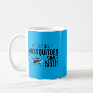 Moskitos seit der Geburt füttern Kaffeetasse