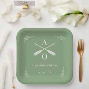 Moss Green Monogram und Arrows Wedding Pappteller