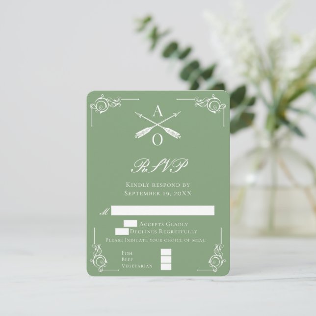 Moss Green Monogram und Arrows Wedding RSVP Card Karte (Stehend Vorderseite)