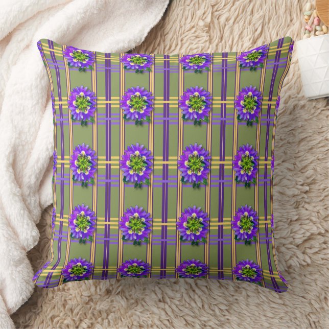 Moss Green with Purple Flowers Throw Pillow Kissen (Decke)