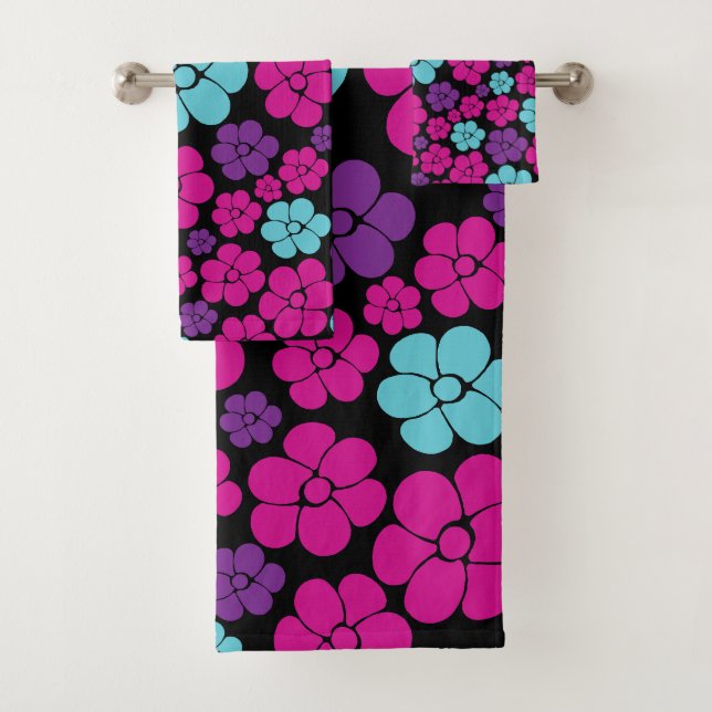 Motif à fleurs - rose, violet, bleu et noir (En situation)