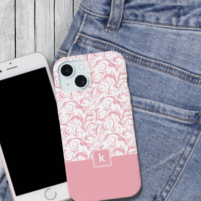 Motif de Damas rose pâle Monogramme iPhone 14 Coqu (Créateur téléchargé)