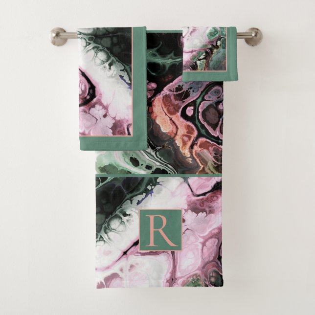 Motif en marbre rose, gris-vert, monogramme (En situation)