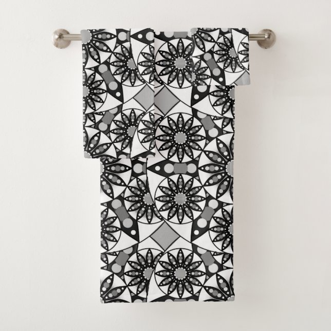 Motif Mandala, Noir, Blanc et Gris Serviette de ba (En situation)