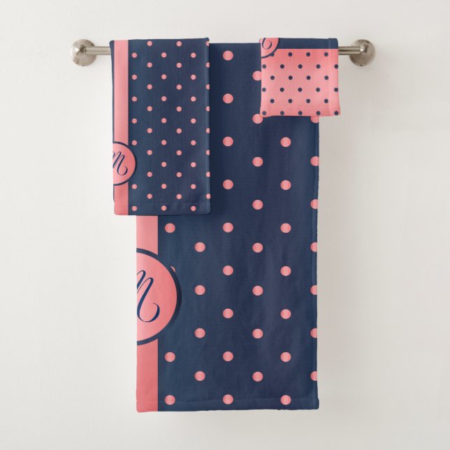 Motif Monogramme Navy Blue and Coral Polka Dot (En situation)
