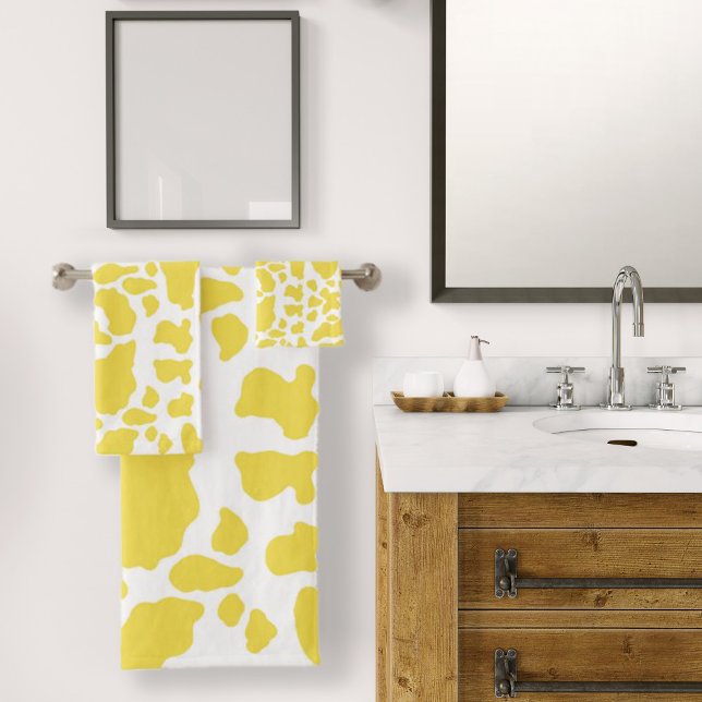 Motif Poster de animal des points de vache jaune (Yellow Cow Spots Animal Print Pattern Bath Towel Set by Looly Elzayat)
