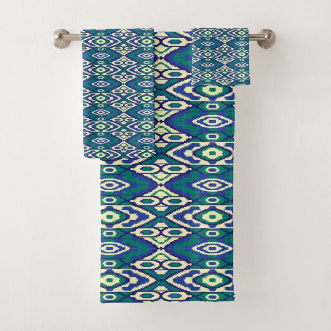 Motif symétrique de motifs bleus sur un textile (En situation)
