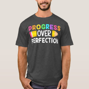 Motivierend Fortschritt über Perfektion zurück nac T-Shirt