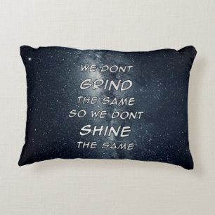 Motivierend Inspiration für die Grind- und Shine-S Dekokissen