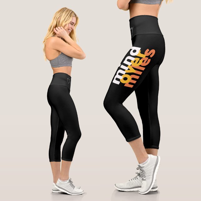 Motivierend Schwarz mit gelber Typografie Capri Leggings (Von Creator hochgeladen)