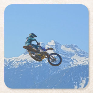 Motocross Rider über den Berg fliegen Rechteckiger Pappuntersetzer
