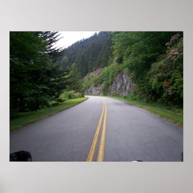 Motorradfahrer mit blauer Brücke 8 Poster (Vorne)