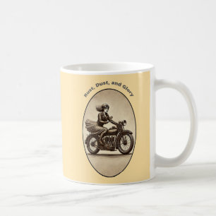 Motorradfahrerin im Vintage-Look mit Schutzbrille Kaffeetasse