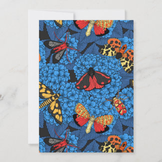 Motten auf blauem Hydrangea