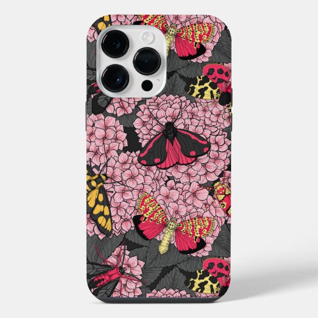 Motten auf rosa Hydrangea iPhone 14 Pro Max Hülle (Rückseite)