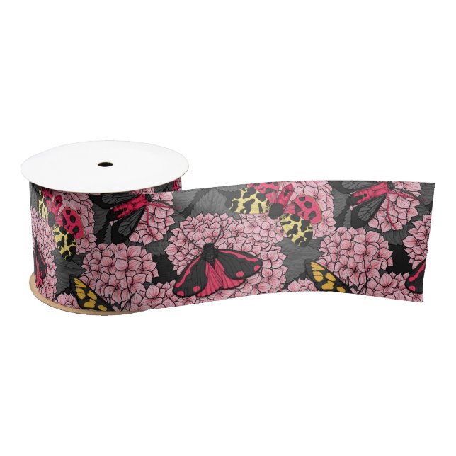 Motten auf rosa Hydrangea Satinband (Spule)