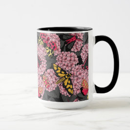 Motten auf rosa Hydrangea Tasse