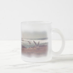 Mouettes sur la côte Mug de verre dépoli