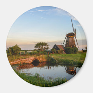 Moulin à vent à la campagne, aimant rond hollandai