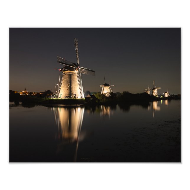 Moulins illuminés la nuit photo imprimé (Devant)