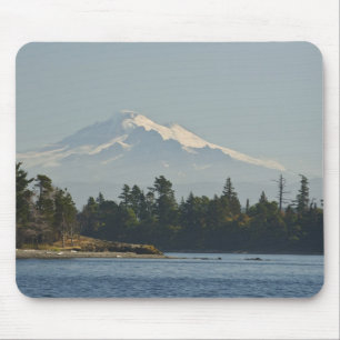 Mount Baker dominiert Landschaft Mousepad
