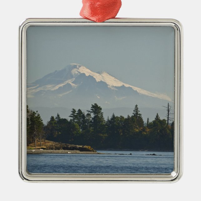 Mount Baker dominiert Landschaft Ornament Aus Metall (Vorne)