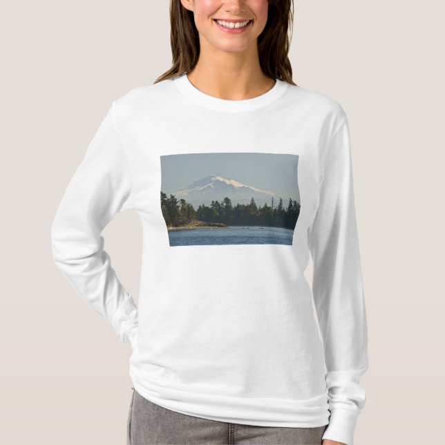 Mount Baker dominiert Landschaft T-Shirt (Vorderseite)