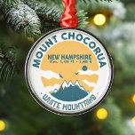Mount Chocorua New Hampshire - Retro Vintag Ornament Aus Metall<br><div class="desc">Der Chocorua,  ca. 12 km von Conway entfernt,  ist einer der beliebtesten Berge in New Hampshire's massiven White Mountains,  sowohl mit Wanderer als auch Kletterer.</div>