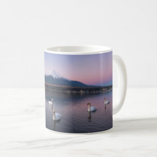 Mount Fuji   Yamanaka-See mit Schwänen Kaffeetasse