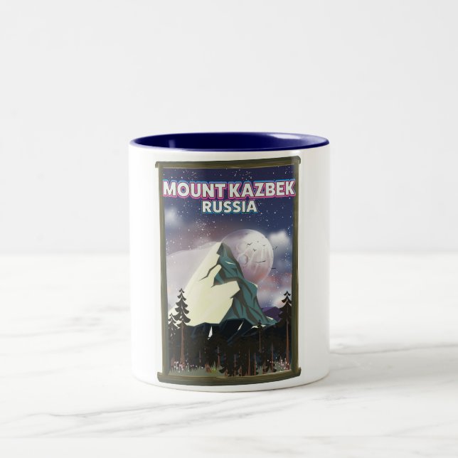 Mount Kazbek russisches Reiseplakat. Zweifarbige Tasse (Mittel)