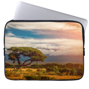 Mount Kilimanjaro   Amboseli, Kenia Laptopschutzhülle