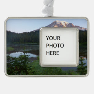 Mount Rainier reflektiert Sonnenaufgang II Rahmen-Ornament Silber