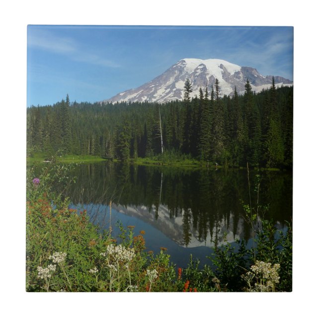 Mount Rainier Seereflektion mit Wildblumen Fliese (Vorderseite)