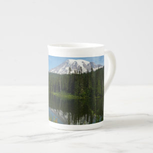 Mount Rainier Seereflektion mit Wildblumen Prozellantasse