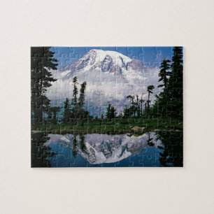 Mount Rainier spiegelt sich in einem Bergsee
