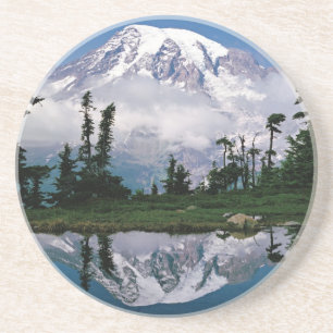 Mount Rainier spiegelt sich in einem Bergsee Getränkeuntersetzer