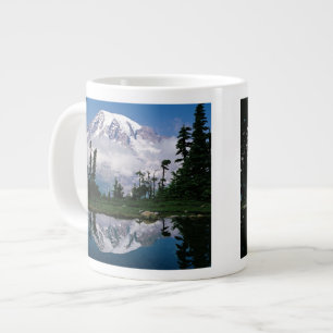 Mount Rainier spiegelt sich in einem Bergsee Jumbo-Tasse