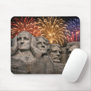 Mount Rushmore Humor mit Feuerwerk Mousepad