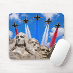 Mount Rushmore Kampfjet-Überflug Mousepad