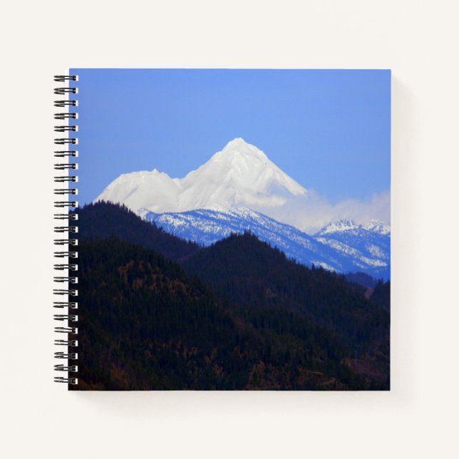 Mount Shasta im Frühling.. Notizbuch (Vorderseite)
