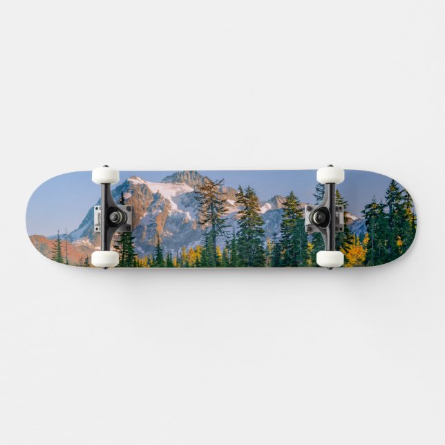Mount Shuksan gespiegelt im Reflection Lake Skateboard (Horizontal)