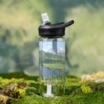 Mount St Helens Coldwater Lake Scenic Landscape Trinkflasche<br><div class="desc">Stay quenched wherever you go with this clear,  plastic water bottle that features a scenic photo image of the Mount St Helens volcano and deep blue Coldwater Lake,  Washington. Select your water bottle style and size.</div>