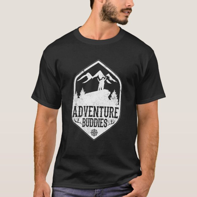 Mountain Adventure Buddies Camping T-Shirt (Vorderseite)